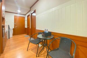 Comfy and Minimalist 1BR Apartment at Woodland Park Residence By Travelio