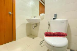 Comfy and Minimalist 1BR Apartment at Woodland Park Residence By Travelio