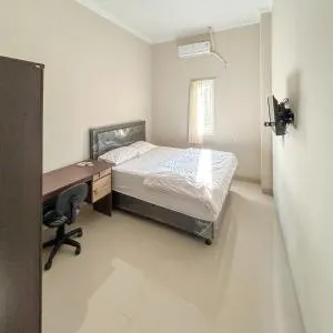 Queen Belt Mitra Reddoorz - Balong