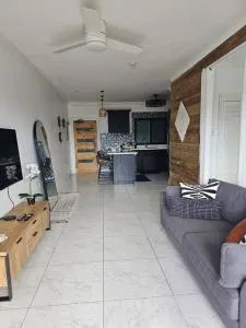 Kozi Kasa - Violet's View - Constant Spring