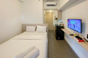 Warm and Homey Studio Tokyo Riverside PIK 2 Apartment By Travelio