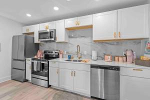 Luxury Pink Suite in Downtown