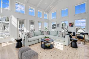 Dock Holiday 212 COA