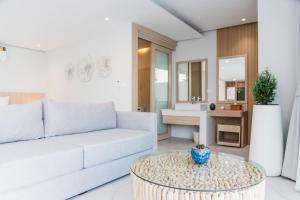 Seaview Beachfront Villa 2