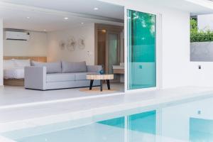 Seaview Beachfront Villa 2