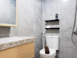 Minimalist and Cozy 2BR at La Hub City Apartment By Travelio