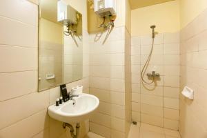 Cozy Stay and Tidy Studio Apartment Woodland Park Residence By Travelio