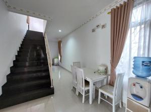 Villa kota bunga puncak bogor 4 BR Fasilitas Lengkap Free AC