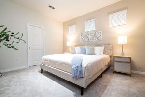 5 En-Suites Access to Amazing Resort!