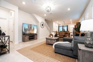 5 En-Suites Access to Amazing Resort!