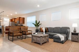 5 En-Suites Access to Amazing Resort!