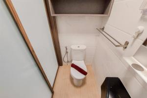 Comfortable and Simply Studio Room at Sky House BSD Apartment By Travelio