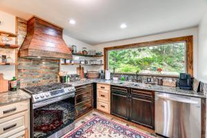 Dreamy Damascus Cabin ~ 1 Mi to Appalachian Trail
