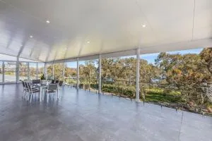 Lakeside Retreat - Long Jetty