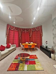 HeadsonBed Spacious Excel Canarywharf Apartment for the Larger Group near Blackwall Station