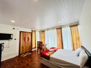 Baywood Cottages