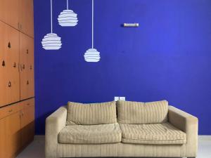 Spacious 2BHK in Velachery, with aircons, equipped kitchen, car park, WiFi and other utilities