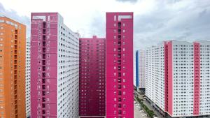 Cozy and Well Designed 2BR at Green Pramuka City Apartment By Travelio