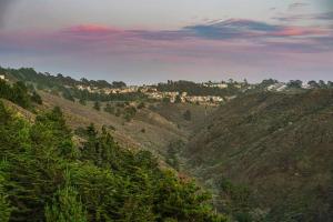 Charming 2Bedroom 1Bathroom with Breathtaking Mountain, Sunset and Ocean Views