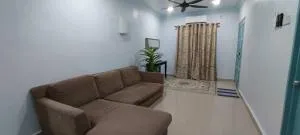 Rumah Biru Homestay - Kampong Padang Tenggala