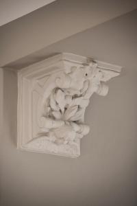 Modern apartment in historical building with car parking!