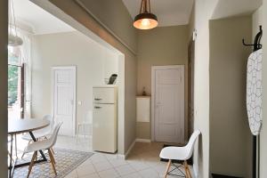 Modern apartment in historical building with car parking!