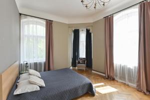 Modern apartment in historical building with car parking!