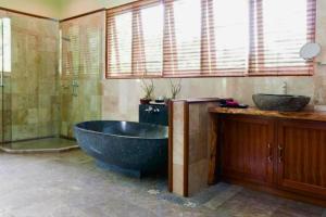 Neena 1 BR Suite ZN245