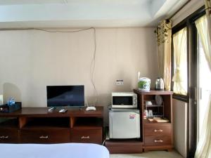 Cozy Studio (No Kitchen) at 1st Floor Metropark Condominium Jabebeka Apartment By Travelio