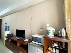 Cozy Studio (No Kitchen) at 1st Floor Metropark Condominium Jabebeka Apartment By Travelio