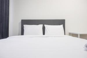 Fancy and Comfort 1BR at Gold Coast Apartment By Travelio