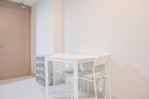 Fancy and Comfort 1BR at Gold Coast Apartment By Travelio