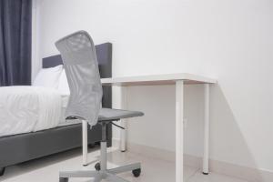 Fancy and Comfort 1BR at Gold Coast Apartment By Travelio