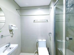 1BR Condotel with Balcony at FAME Residences #FM36