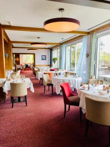 Hotels Logis Hotel-Restaurant Aux Trois Roses : photos des chambres