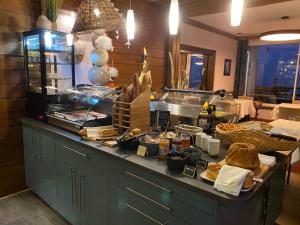 Hotels Logis Hotel-Restaurant Aux Trois Roses : photos des chambres