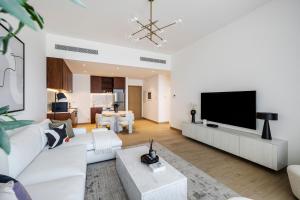 1BR in Le Pont Private Beach Access