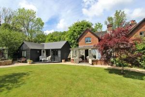 Railway Junction Cottage & The Cabin by NewFo rest