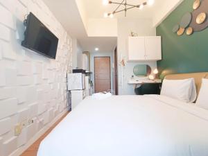 Warm and Homey Studio at Vida View Makassar Apartment By Travelio