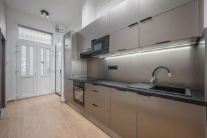 Exclusive Downtown Apartment with AC