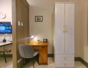 1BR Condotel with Balcony at FAME Residences #FM52