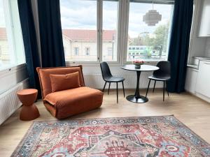 Spacious Railway Station Apartment