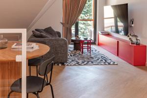 Apartament SZTOKHOLM - przestronny i stylowy apartament w centrum miasta, z prywatnym parkingiem