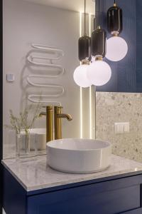 Apartament SZTOKHOLM - przestronny i stylowy apartament w centrum miasta, z prywatnym parkingiem