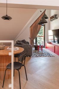 Apartament SZTOKHOLM - przestronny i stylowy apartament w centrum miasta, z prywatnym parkingiem