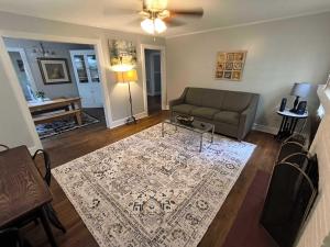 Forest Lake Hidden Gem 3 Min to Ft Jackson & Shops