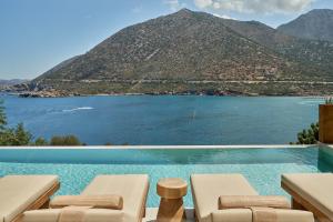 Ficus Seafront Villa, Eco Pool & Close to Beach, By ThinkVilla