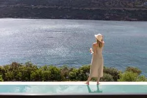 Ficus Seafront Villa, Eco Pool & Close to Beach, By ThinkVilla - Balíon