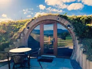 Honeybee Home - Four Crosses Honeybee Home - Four Crosses