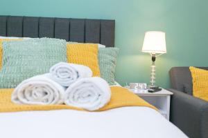 Trendy 1BR in West Kensington -opposite Station